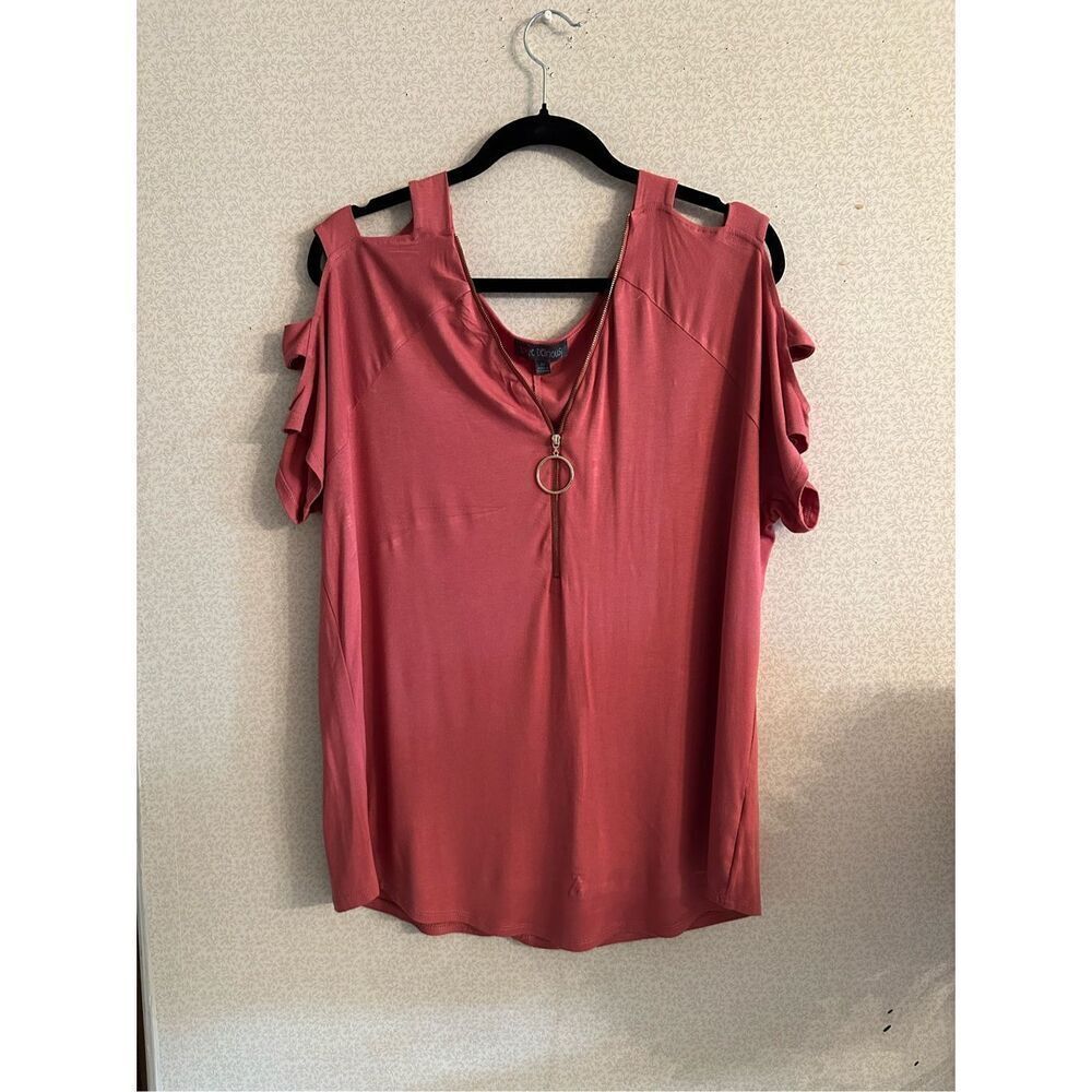 Love Delirious top